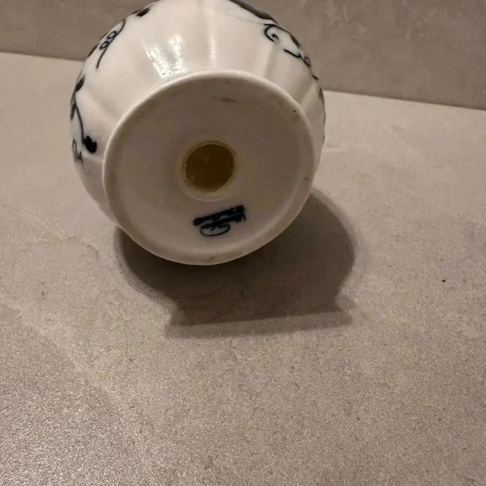 Seymour Mann VIENNA WOODS "Blue Onion Pattern" Salt Shaker - Picture 5 of 5